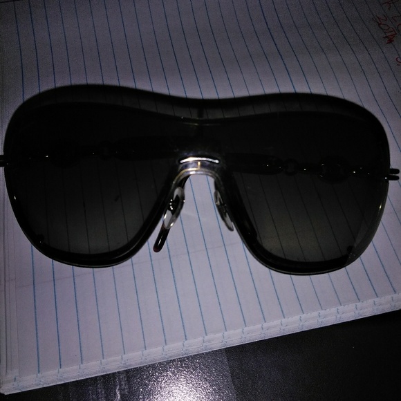 Gucci Accessories - Gucci sunglasses